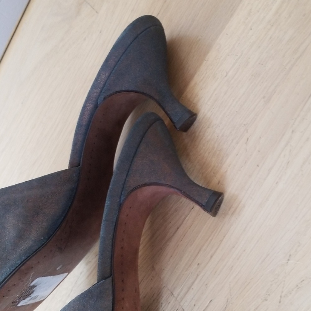 Shoes - Picture 2 of 5